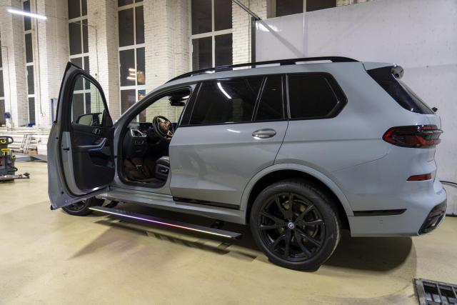 Выдвижные электрические пороги ATS на BMW X7 I (G07) Рестайлинг