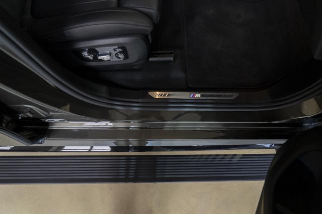 Выдвижные электрические пороги ATS на BMW X7 I (G07) Рестайлинг